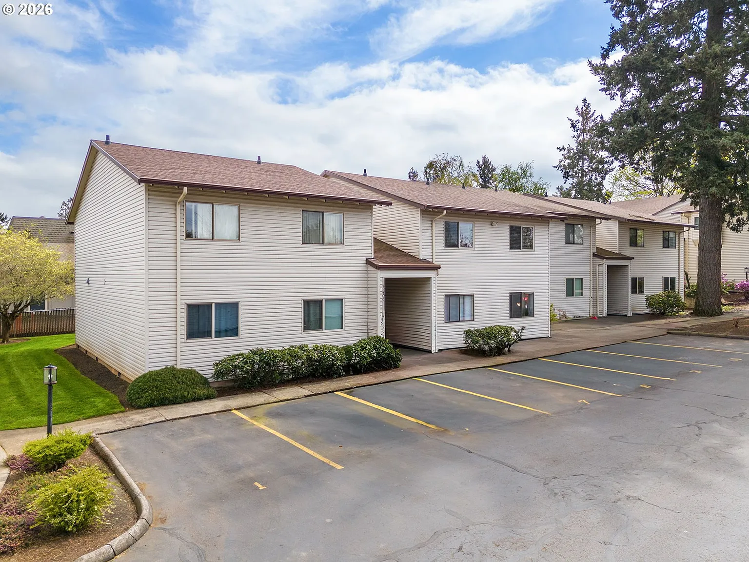 12506 SE Stark St APT D photo 1