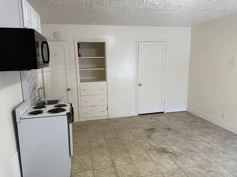 3955 S State St #8 — Photo 2