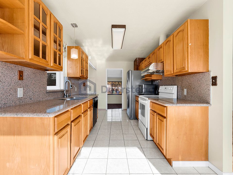 1st image of 22895 Teakwood St