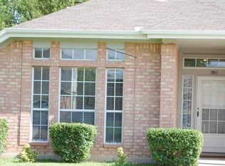 1911 E 19th St, Georgetown, TX 78626