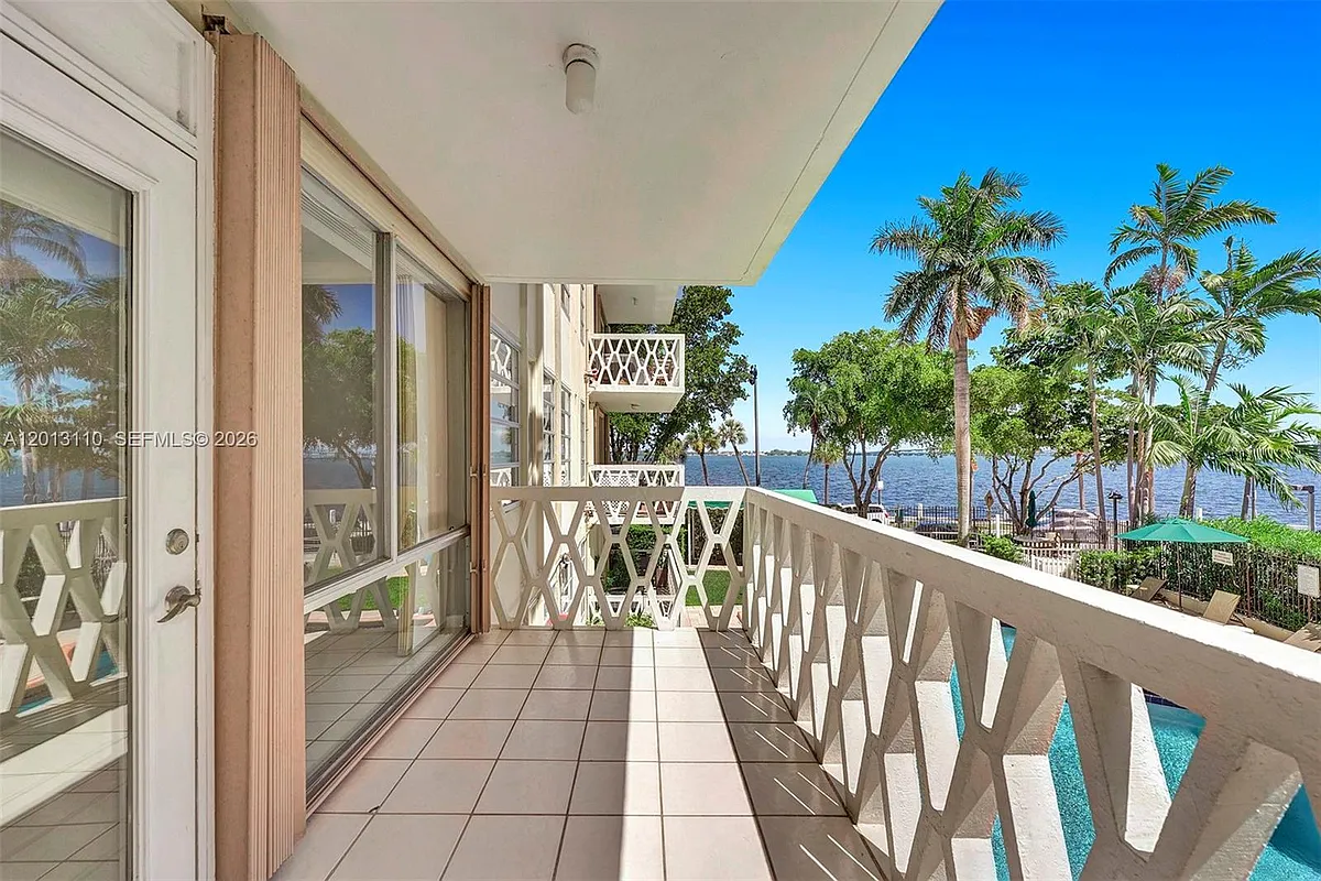 Building Photo - 1430 Brickell Bay Dr #206