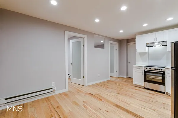 Rented by MNS Marketing | media 32