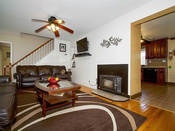 3rd image of 88 Willowood Dr