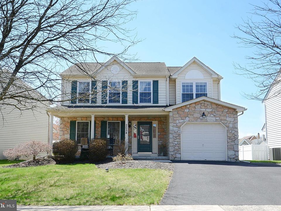 1st image of 2054 Valley View Dr