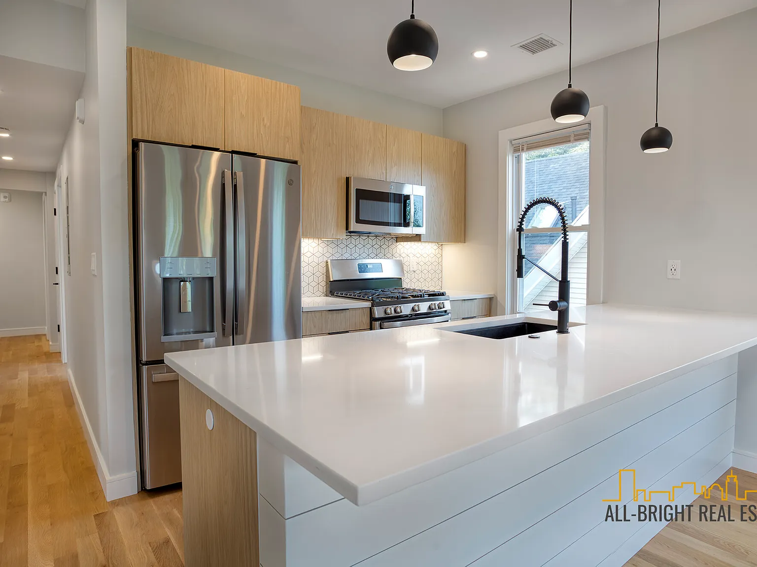 4 bed, 1315 sqft, $4,300 — Photo 1
