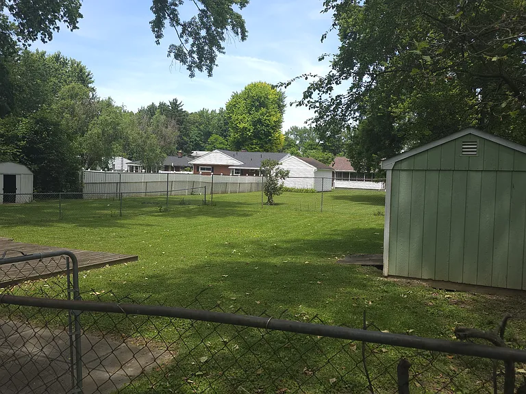 110 Elmwood Dr — Photo 3