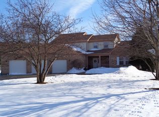 2405 Falcon Ln, Spring Grove, IL 60081
