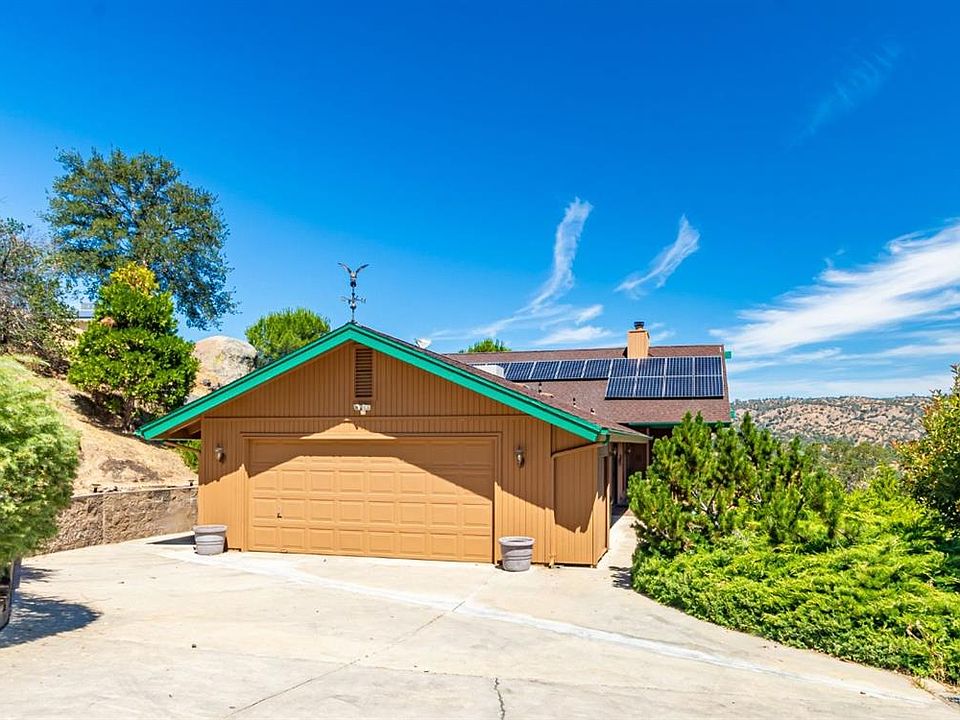 2nd image of 39955 Lilley Mountain Dr