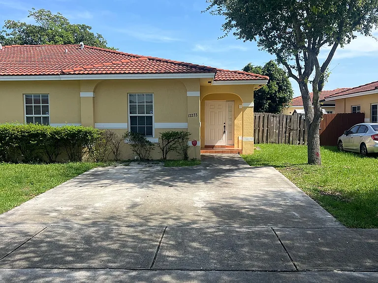 12233 SW 215th Ter — Photo 1