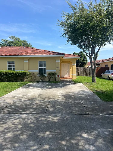 12233 SW 215th Ter Photo 1
