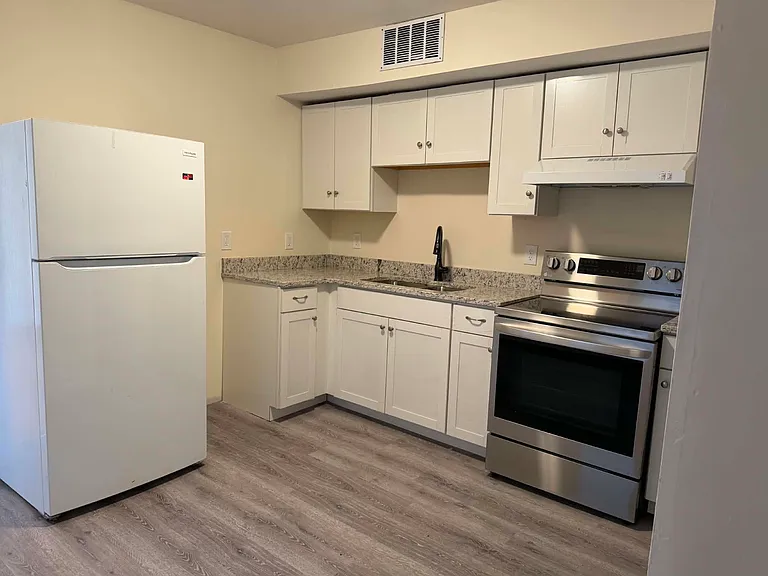 24 Walnut St #1 — Photo 1