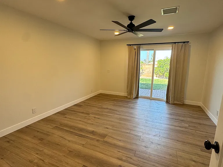 8 N Madrid Ave — Photo 9