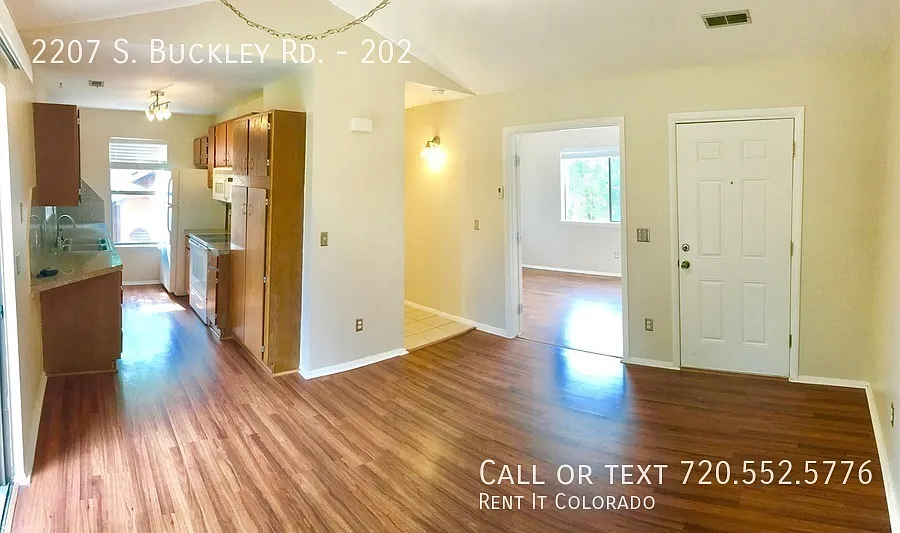 Charming 1 Bed / 1 Bath Condo with Balcony & Community Pool Aurora — Photo 1
