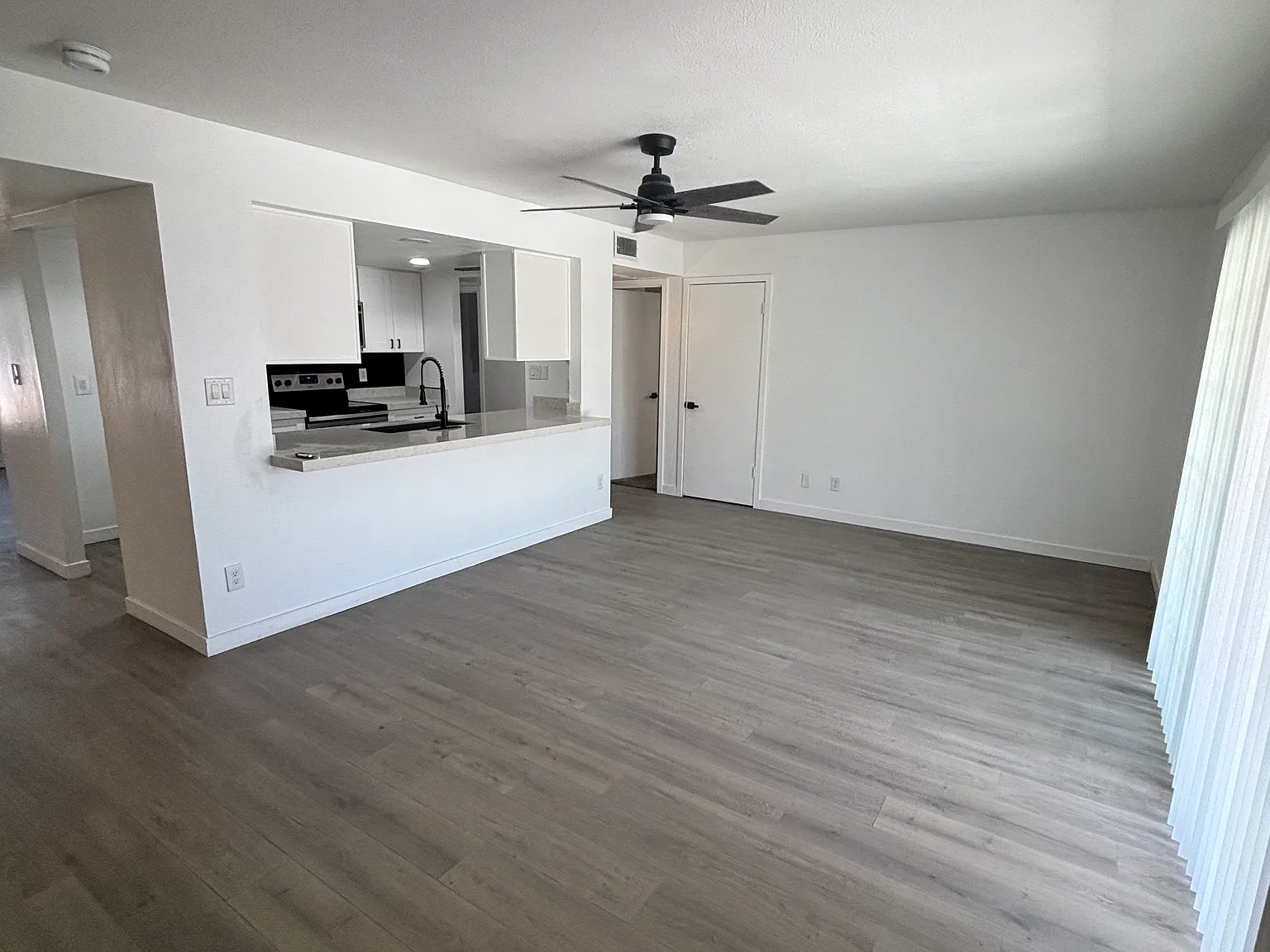 4 bed, 1993 sqft, $2,995 — Photo 4