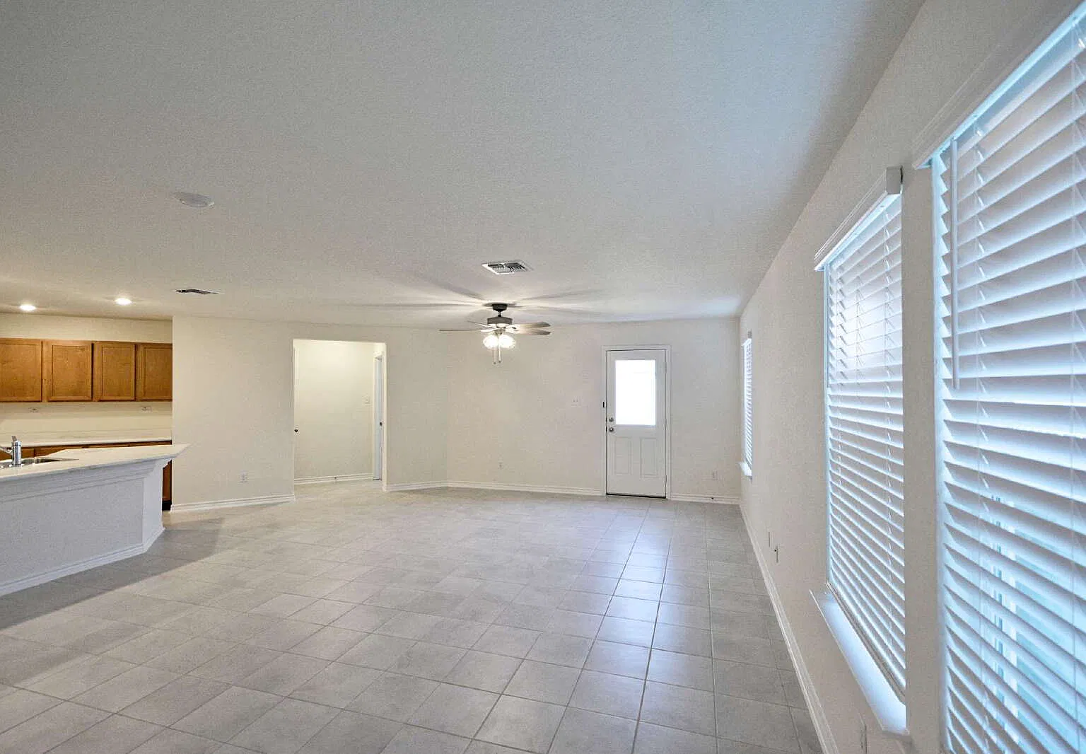 3 bed, 2.0 bath, 1549 sqft, $1,695 — Photo 4