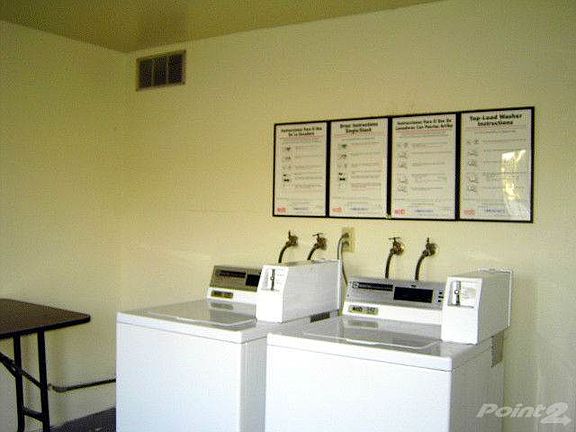 Coin Laundry in Complex