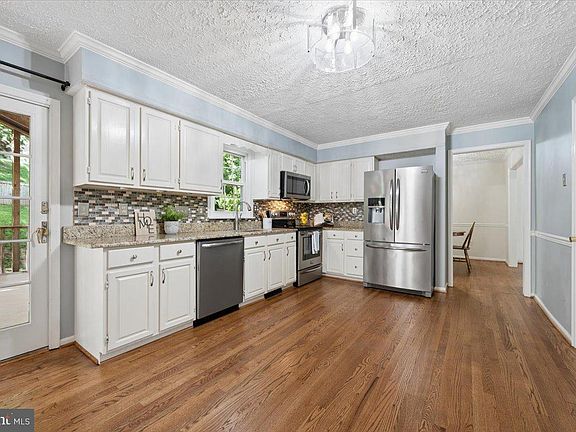 4th image of 6396 Devonshire Ln