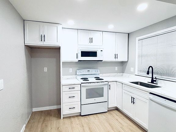 3rd image of 5001 Graham Way APT B