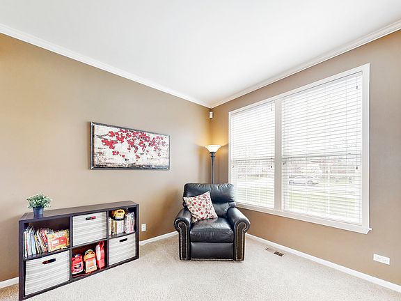 5th image of 11736 Glenn Cir