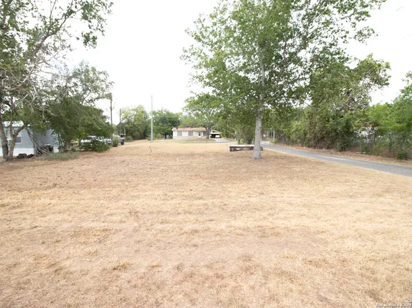 1002 6TH ST LOT 38, Floresville, TX 78114