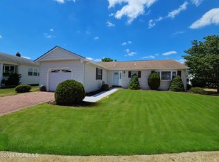 14 Leighton Ct, Toms River, NJ 08757