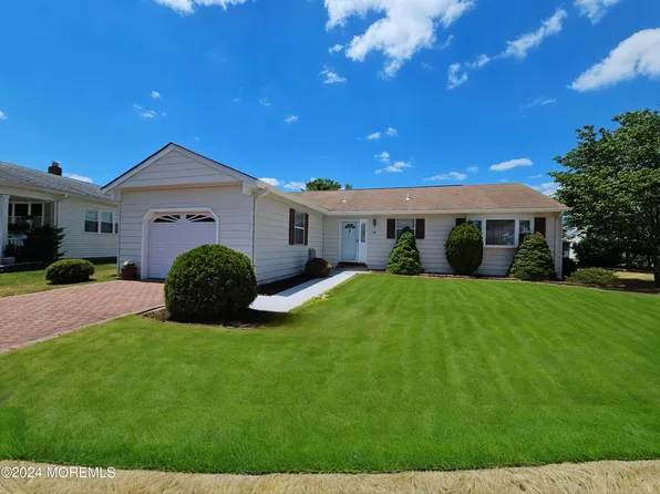 14 Leighton Court, Toms River, NJ 08757