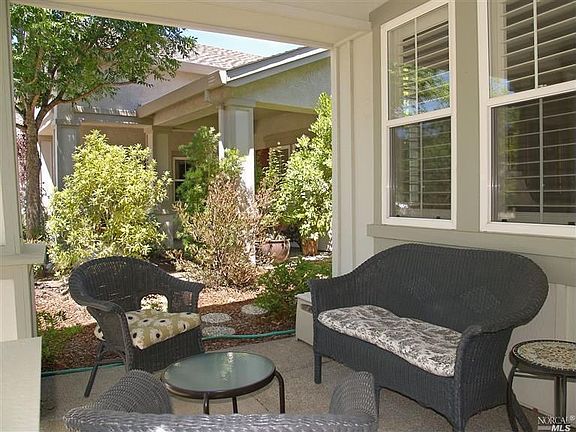 3rd image of 406 Clover Springs Dr