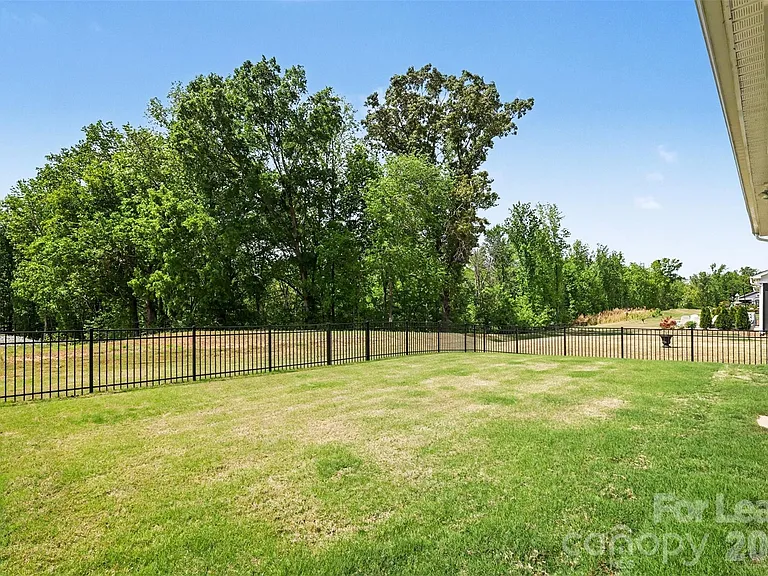2026 Lake Como Dr — Photo 28