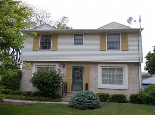 5531 N Navajo Ave, Glendale, WI 53217