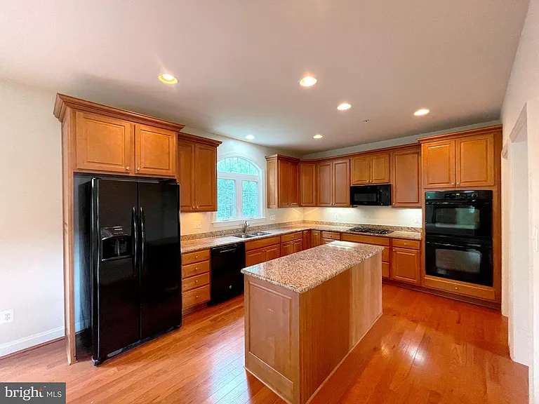 46895 Whittemoore Ct — Photo 12