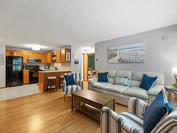 4th image of 2 New Colony Drive #33