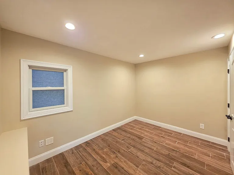 75 Ionia Ave #1A — Photo 11