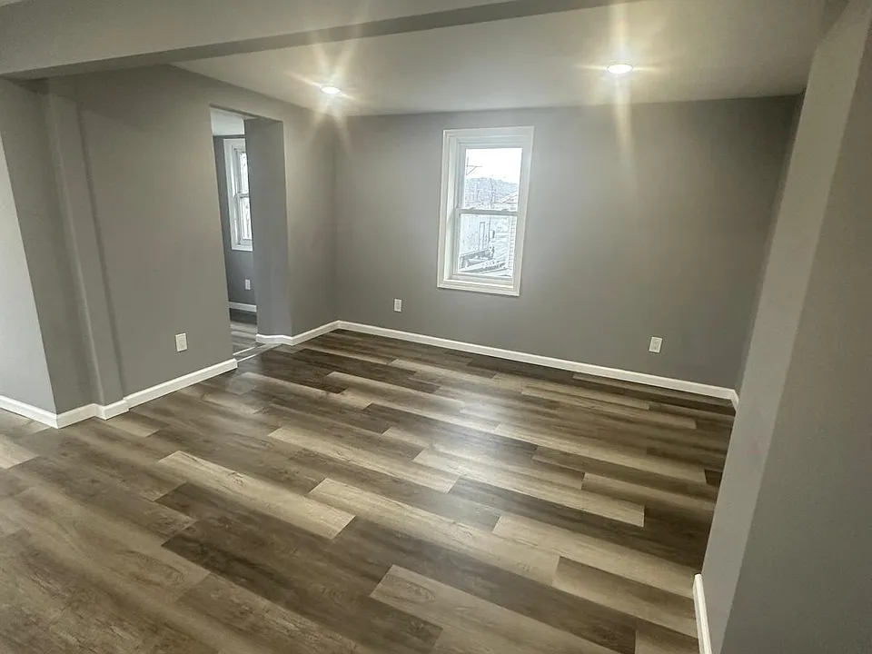 14 Pergola Ave #2