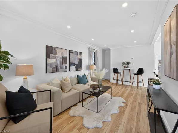 8 E 23rd St, Hamilton, ON L8V 2W6