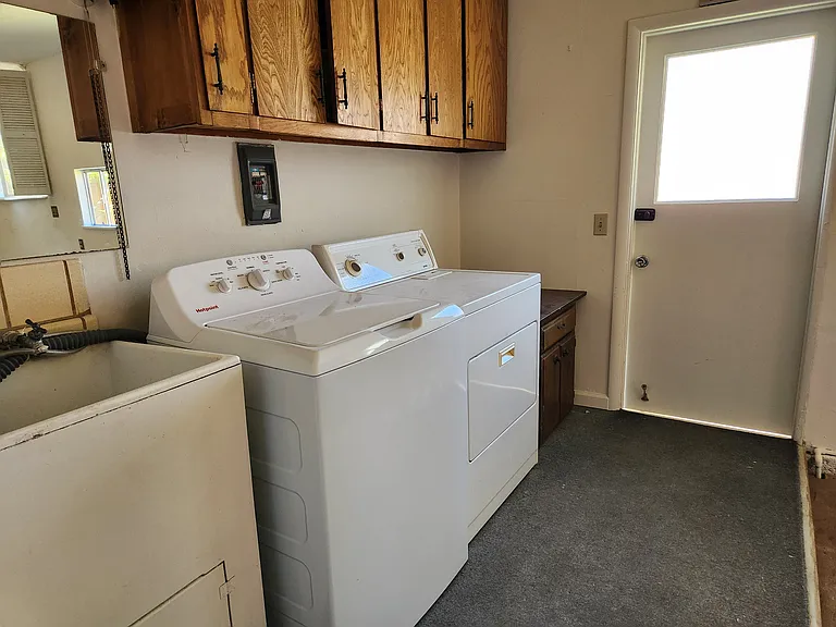 2220 Sartori Dr — Photo 23