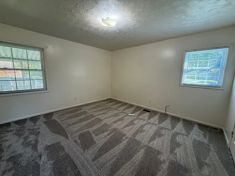 403 Thomas Dr — Photo 11
