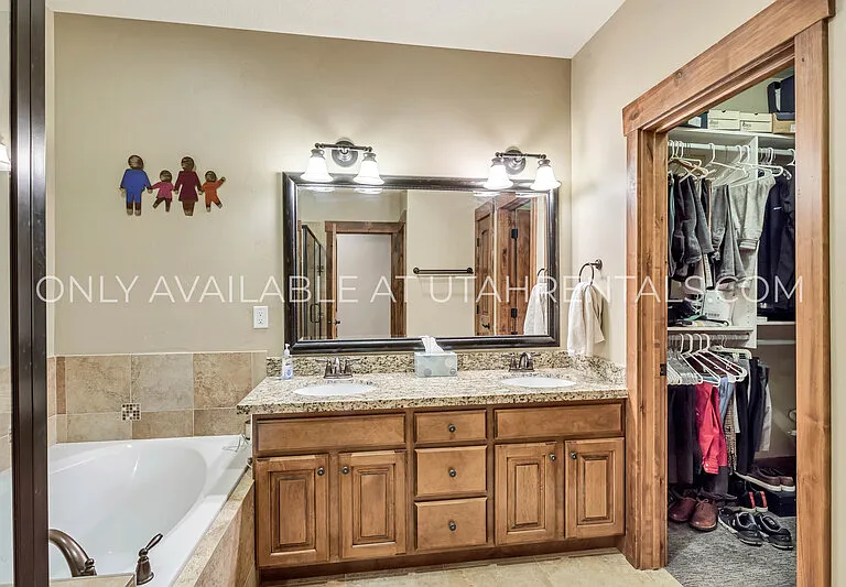 13412 N Alexis Dr — Photo 31