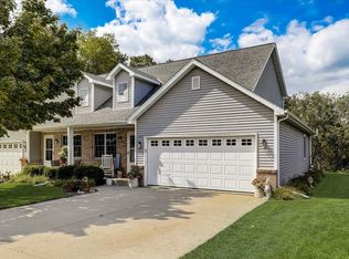 1116 Ellys Way UNIT 2, Slinger, WI 53086