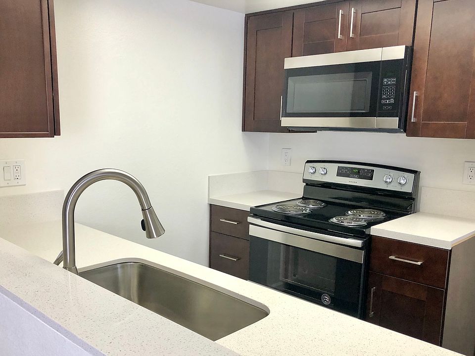 Apt 301 2bd/2ba Kitchen