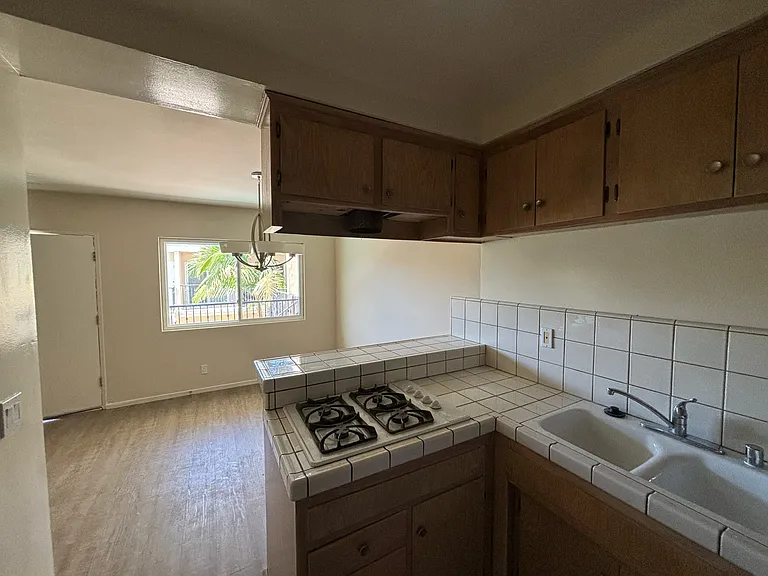 8740 Owensmouth Ave #16 — Photo 6