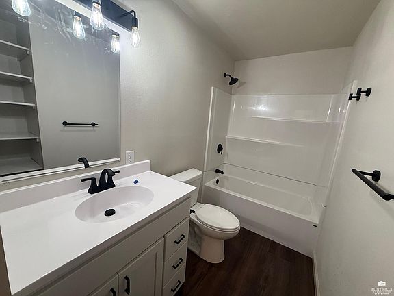 5th image of 1382 Parkside Dr