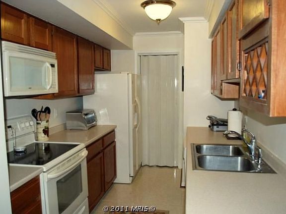 4th image of 6062 Essex House Sq #A