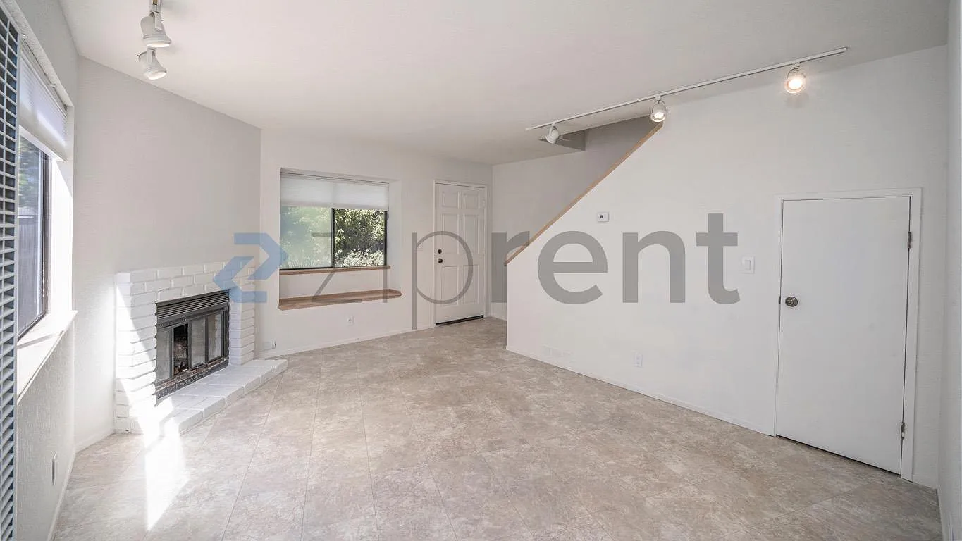 2 bed, 966 sqft, $3,570 — Photo 4