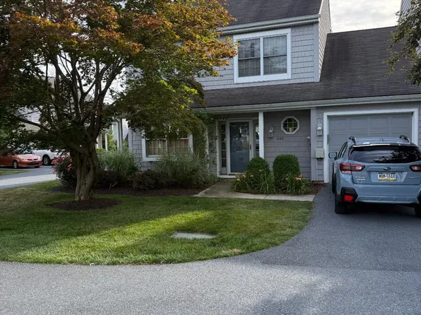 240 Crescent Dr #240, Hershey, PA 17033