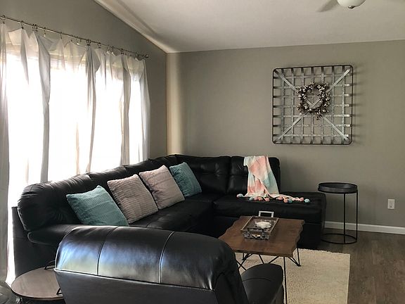 3rd image of 17404 Dumont Dr