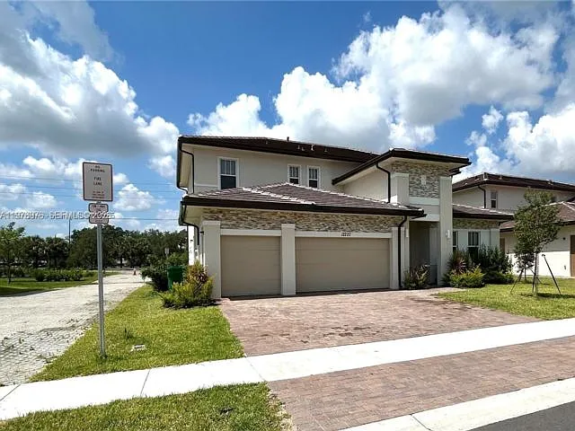 12220 SW 44th Ct — Photo 2