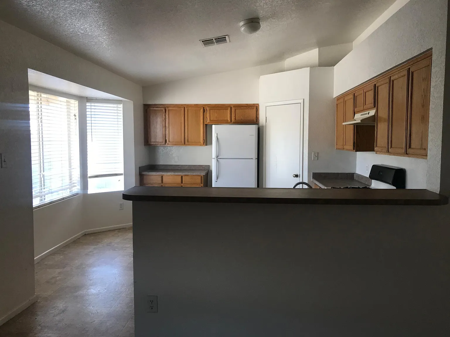 3 bed, 1400 sqft, $1,550 — Photo 4