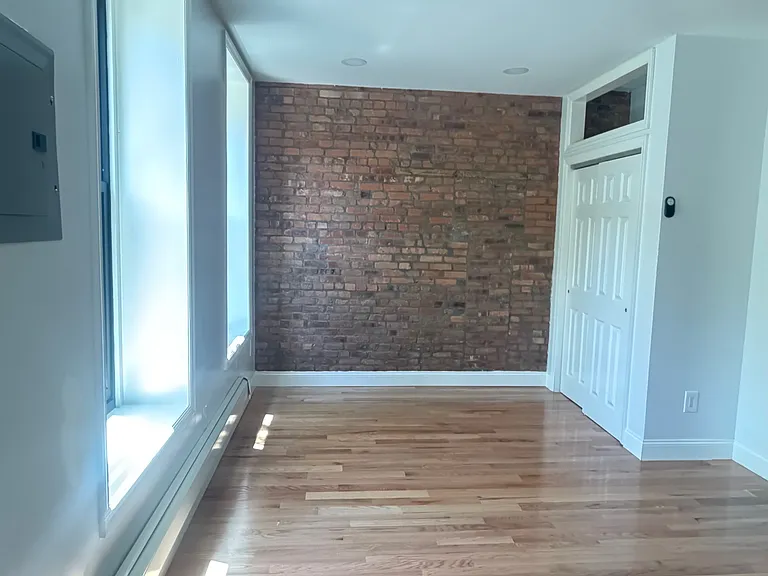 251 Madison St #2 — Photo 4