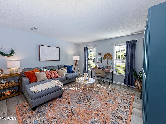 2nd image of 813 Welton Circle