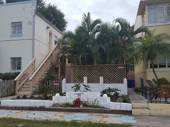 Side view of courtyard
